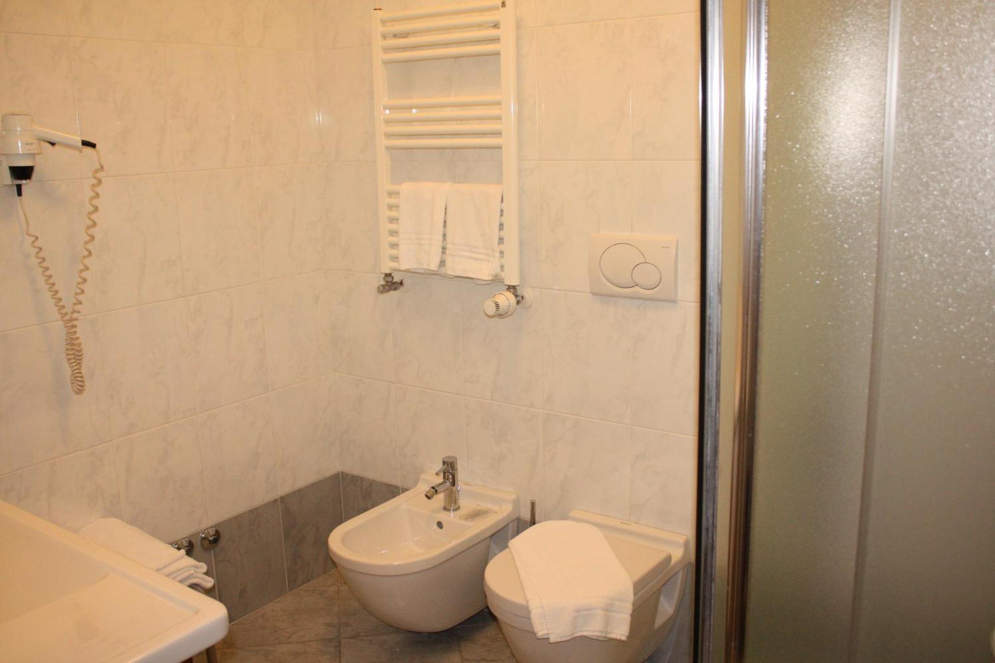 Hotel 2C Legnano Eksteriør bilde