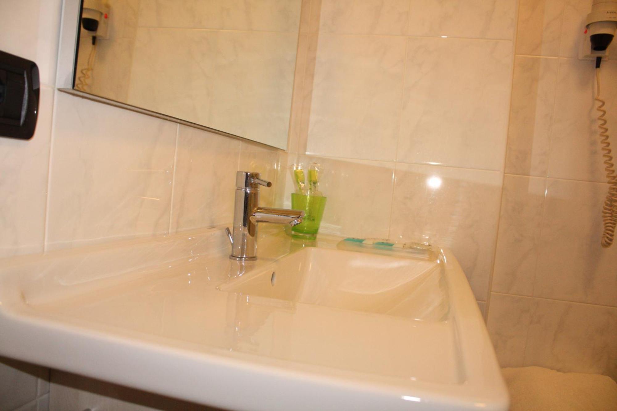 Hotel 2C Legnano Eksteriør bilde
